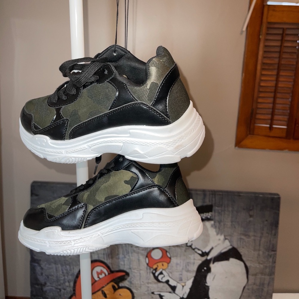 Just Be Women’s Camo Sneakers Size 8